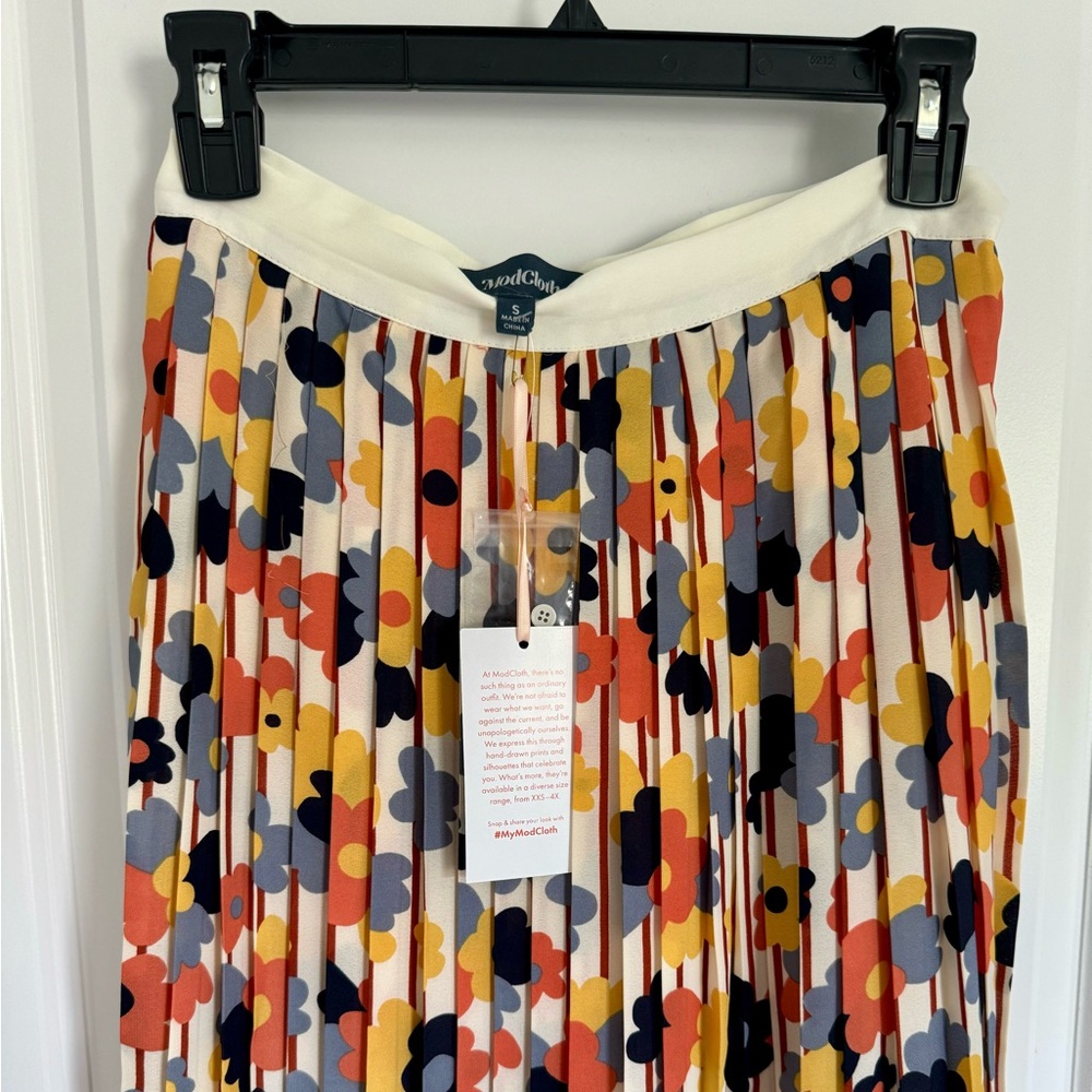 NWT ModCloth Groovy Pinstripe Floral Pleated Skirt
